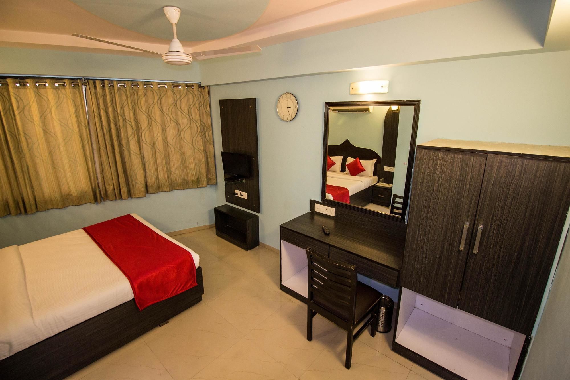 Hotel O Bridge Ahmedabad Extérieur photo